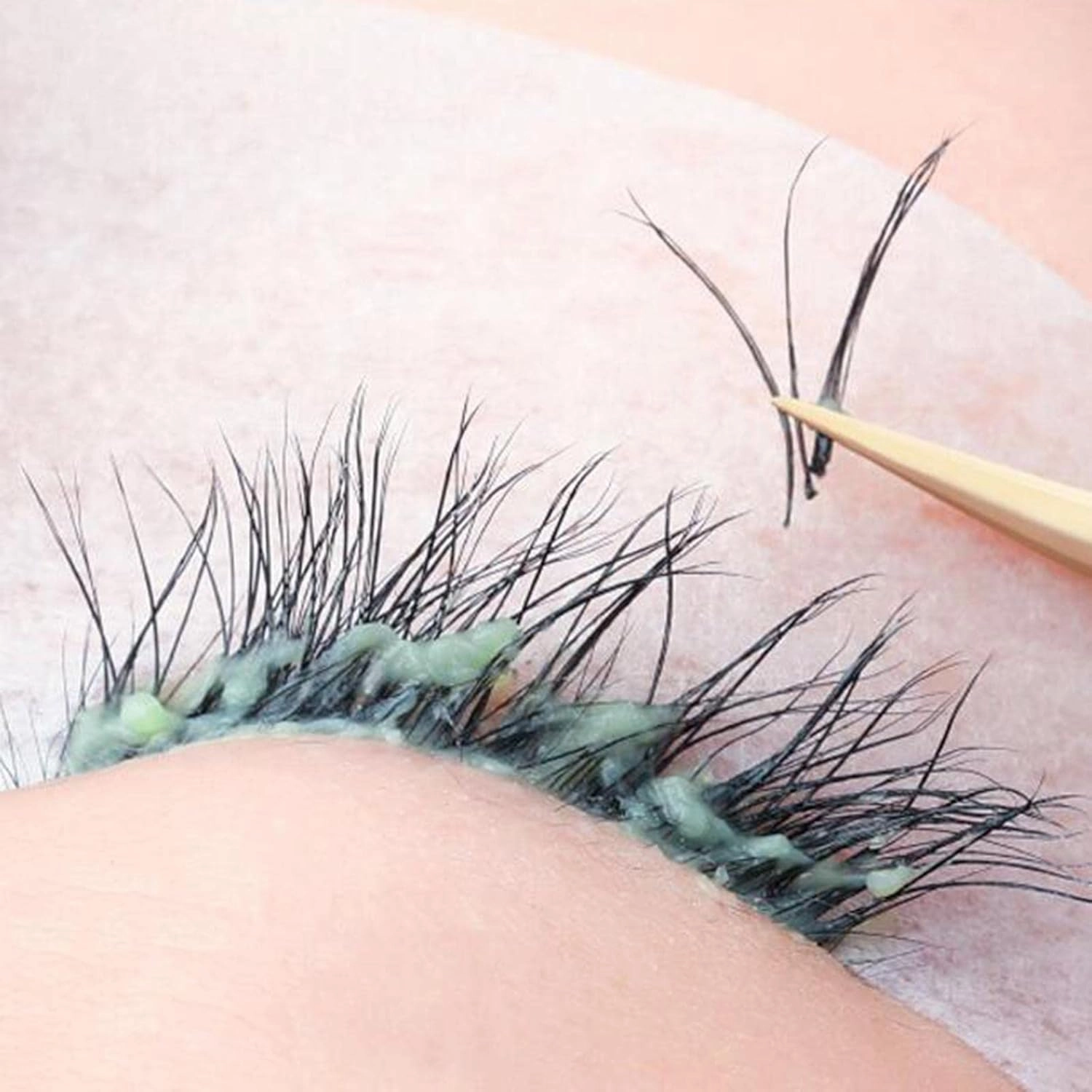 barenx Professional Eyelash Extension Glue Remover 5G Fast Dissolution for False Eyelash Extension Makeup Tools,easy to carry and use - Aloe Green