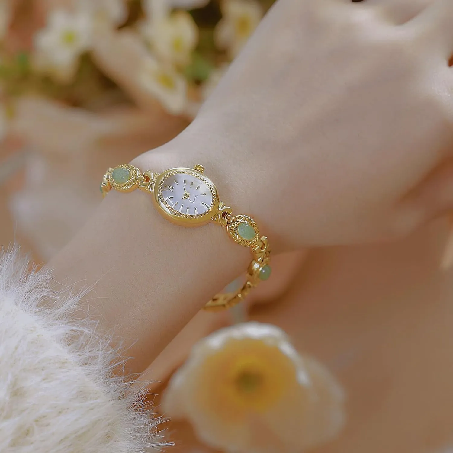 BESTKANG Elegant Women's Gold Vintage Bracelet Watch - Oval Dial Quartz Dress Watch - Waterproof Fashion Wristwatch for Women