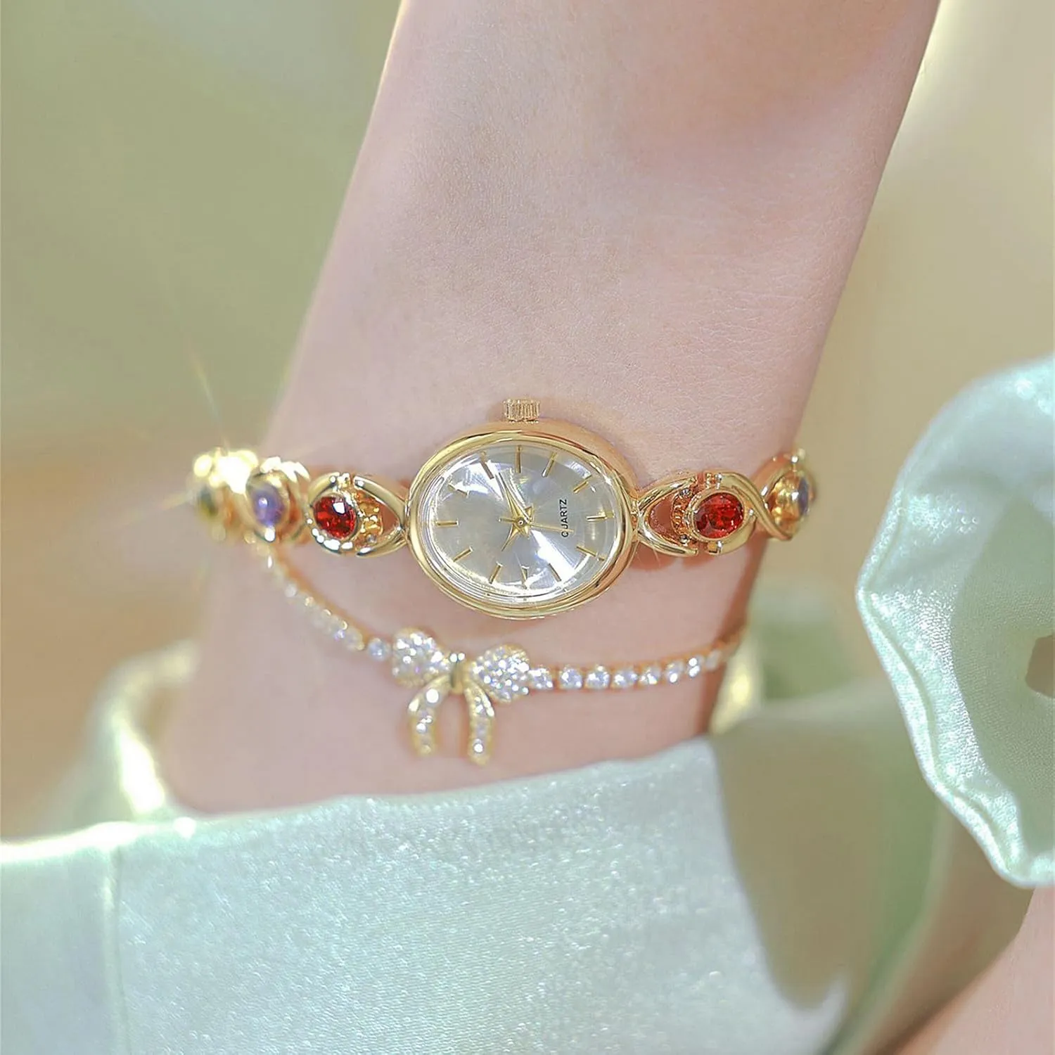 BESTKANG Elegant Women's Gold Vintage Bracelet Watch - Oval Dial Quartz Dress Watch - Waterproof Fashion Wristwatch for Women