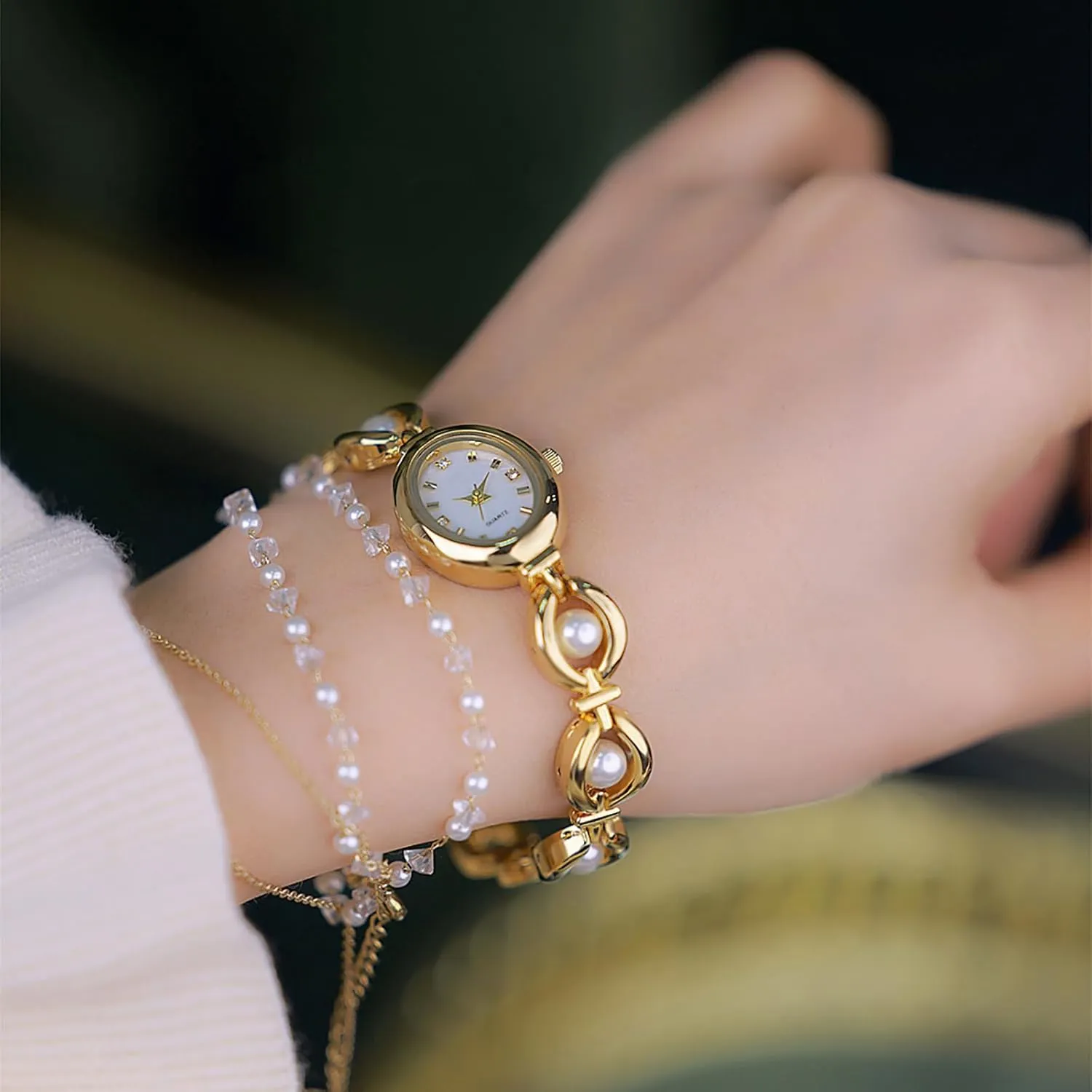 BESTKANG Elegant Women's Gold Vintage Bracelet Watch - Oval Dial Quartz Dress Watch - Waterproof Fashion Wristwatch for Women