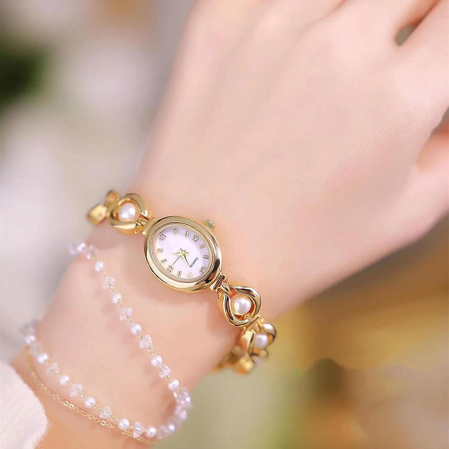 BESTKANG Elegant Women's Gold Vintage Bracelet Watch - Oval Dial Quartz Dress Watch - Waterproof Fashion Wristwatch for Women