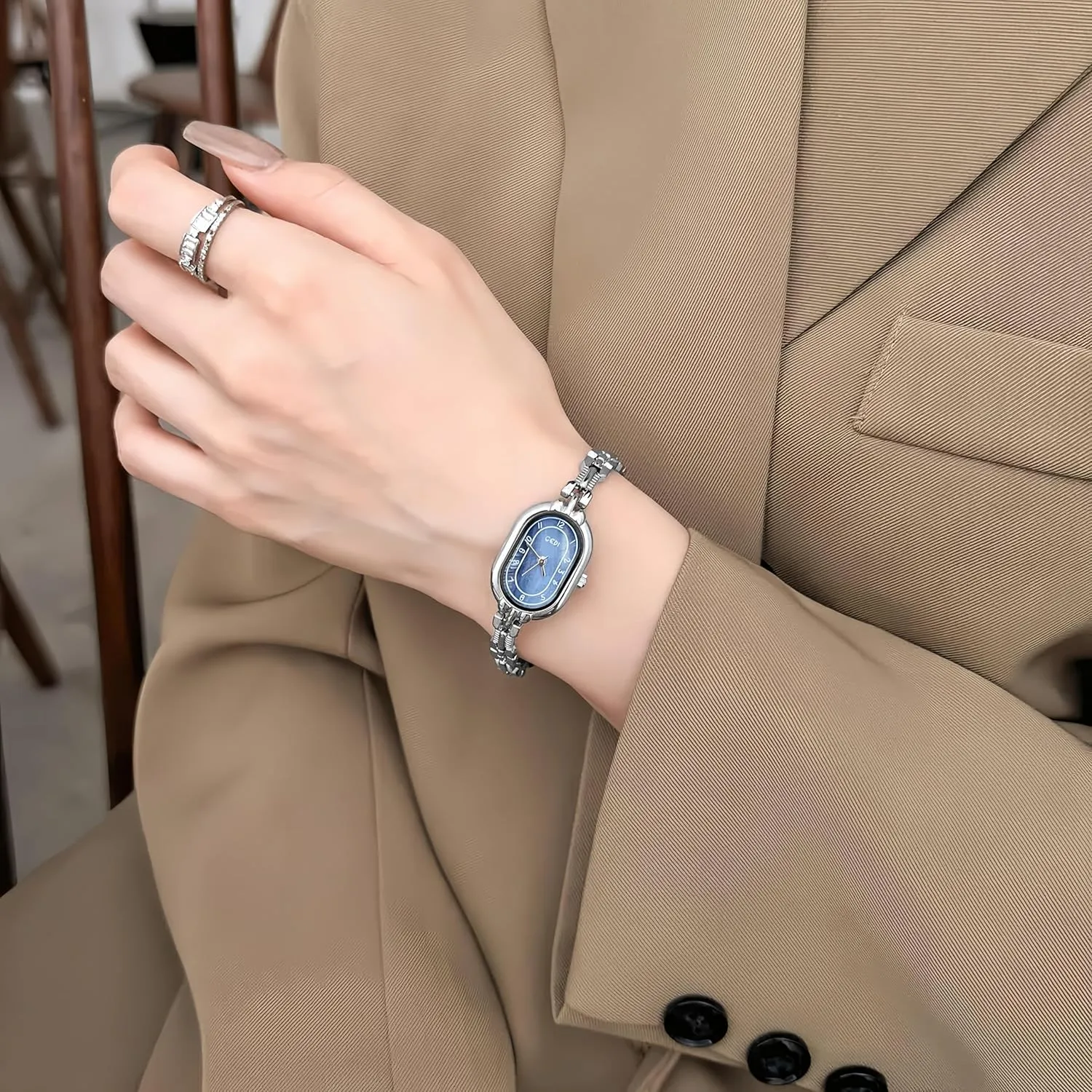 FANMIS Women's Vintage Oval Watches Luxury Minimalism Bracelet Small Gold Tone Watch Ladies Analog Waterproof Watch Fashion Bangle Bracelet Dress Watch with Stainless Steel Band