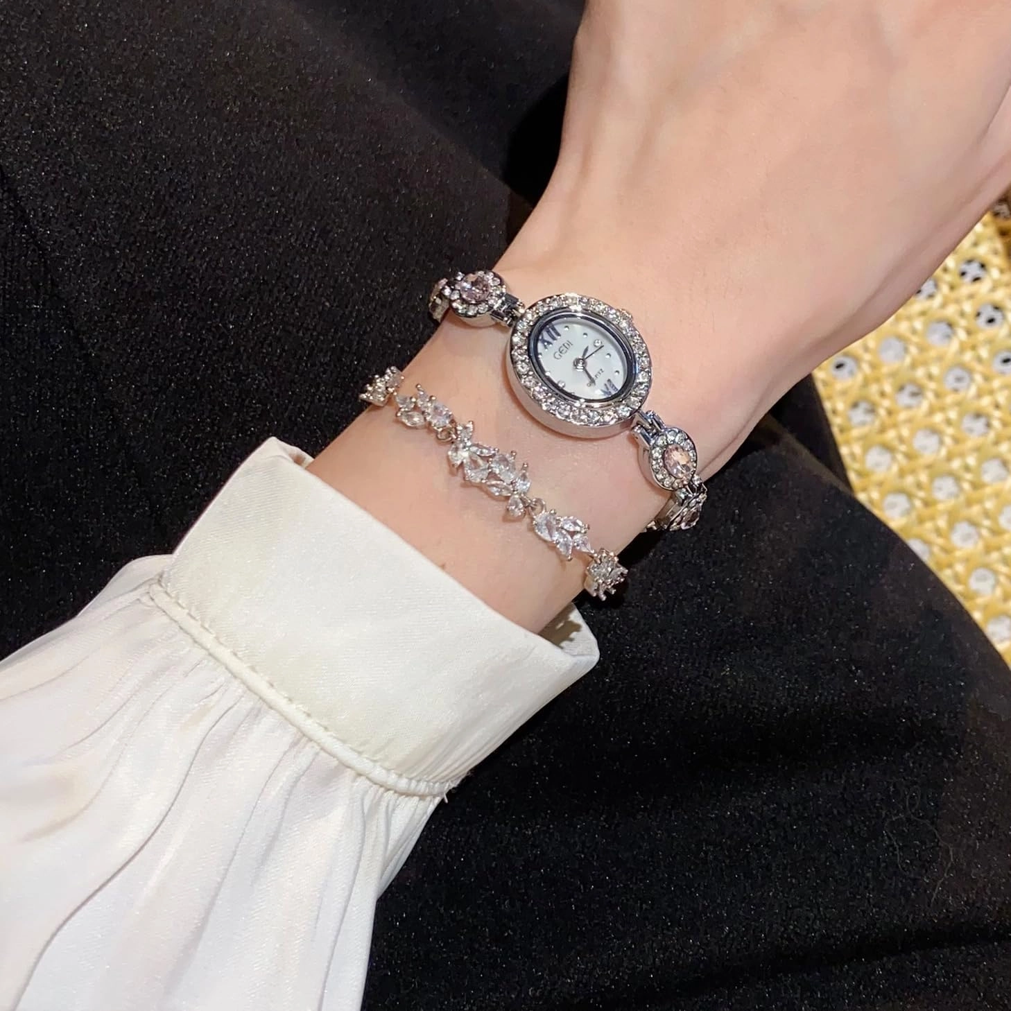 FANMIS Elegant Ladies Diamond Oval Watches Minimalism Small Exquisite Bracelet Watches Waterproof Watch Fashion Bangle Bracelet Dress Watch with Stainless Steel Band