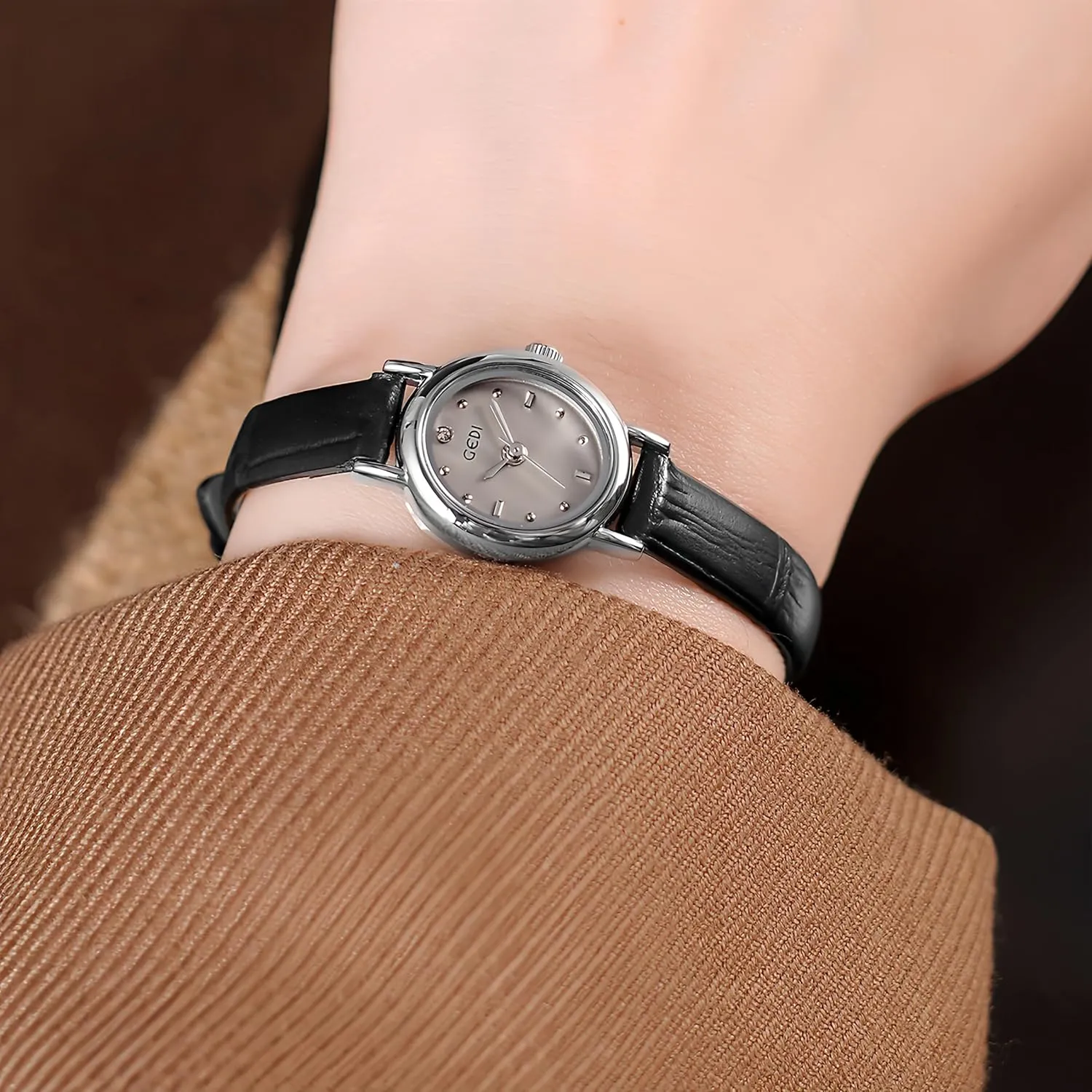 Gosasa Elegant Retro Women's Watch with Leather Strap Fashion Dress Diamond Small Oval Face Ladies Watch Casual Waterproof Quartz Wristwatch