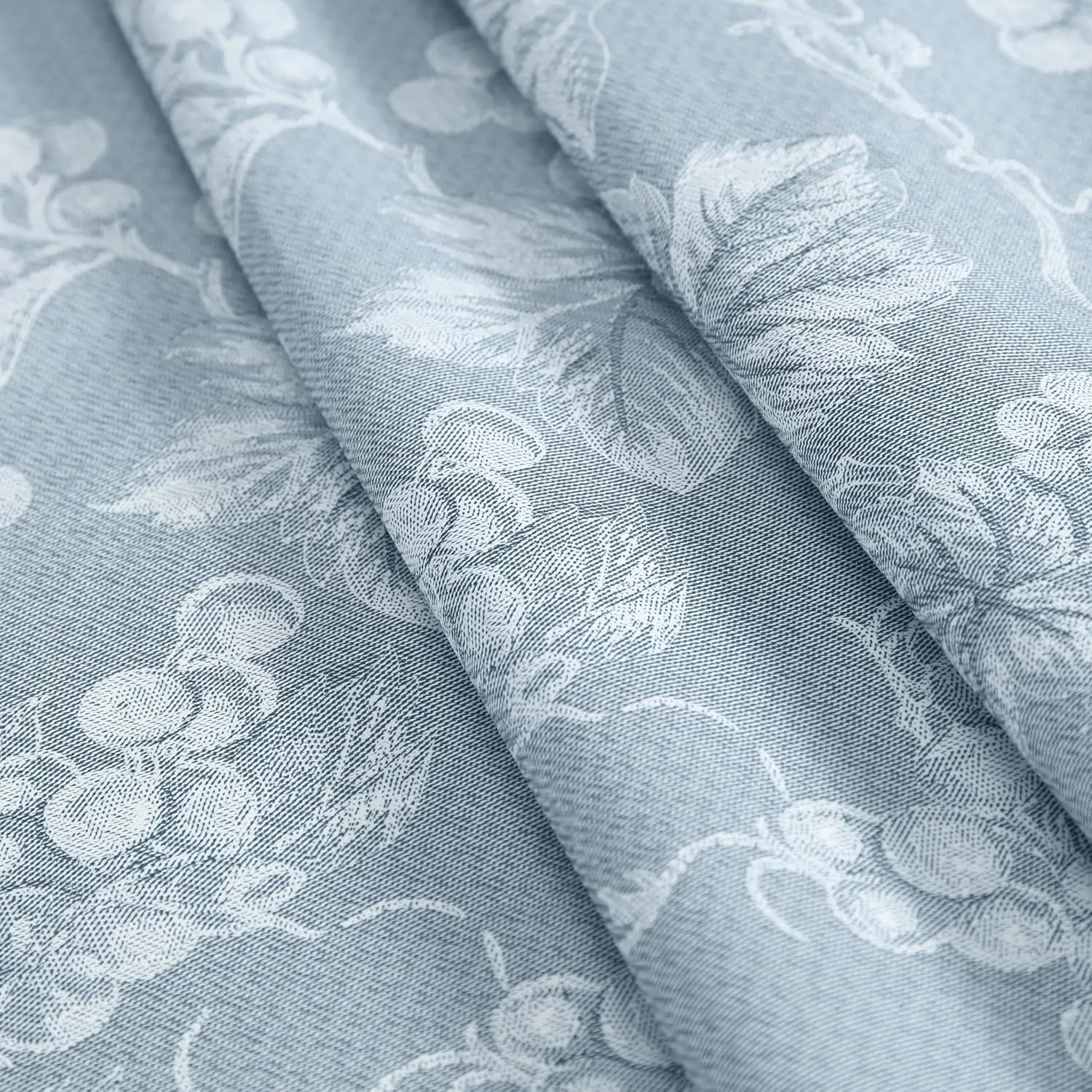 Home Bargains Plus 60 x 84 Inch Oval Vinyl Tablecloth with Flannel Backing, Traditional Grapevine Print, Waterproof Indoor Outdoor Dining Room, Party and Banquet Table Cover, Blue
