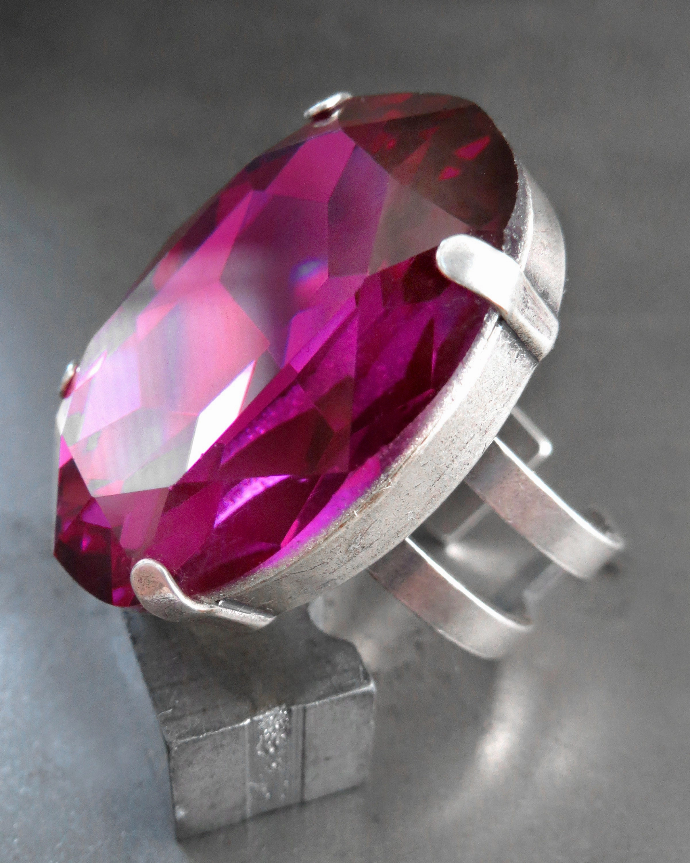 I'M DESSERT - Large Oval Magenta Crystal Ring