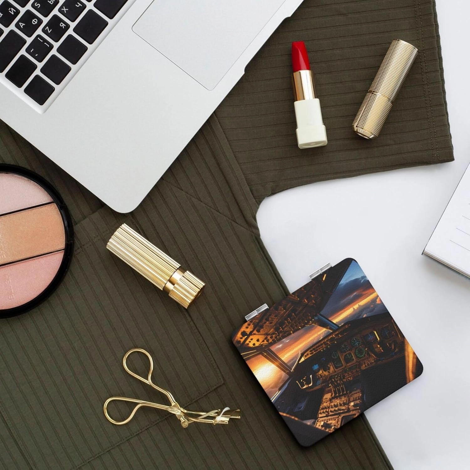 Portable Pocket Makeup Mirror Airplane Cockpit Travel Cosmetic Mirror Square Print Magnifying Compact Mirror for Eyelash