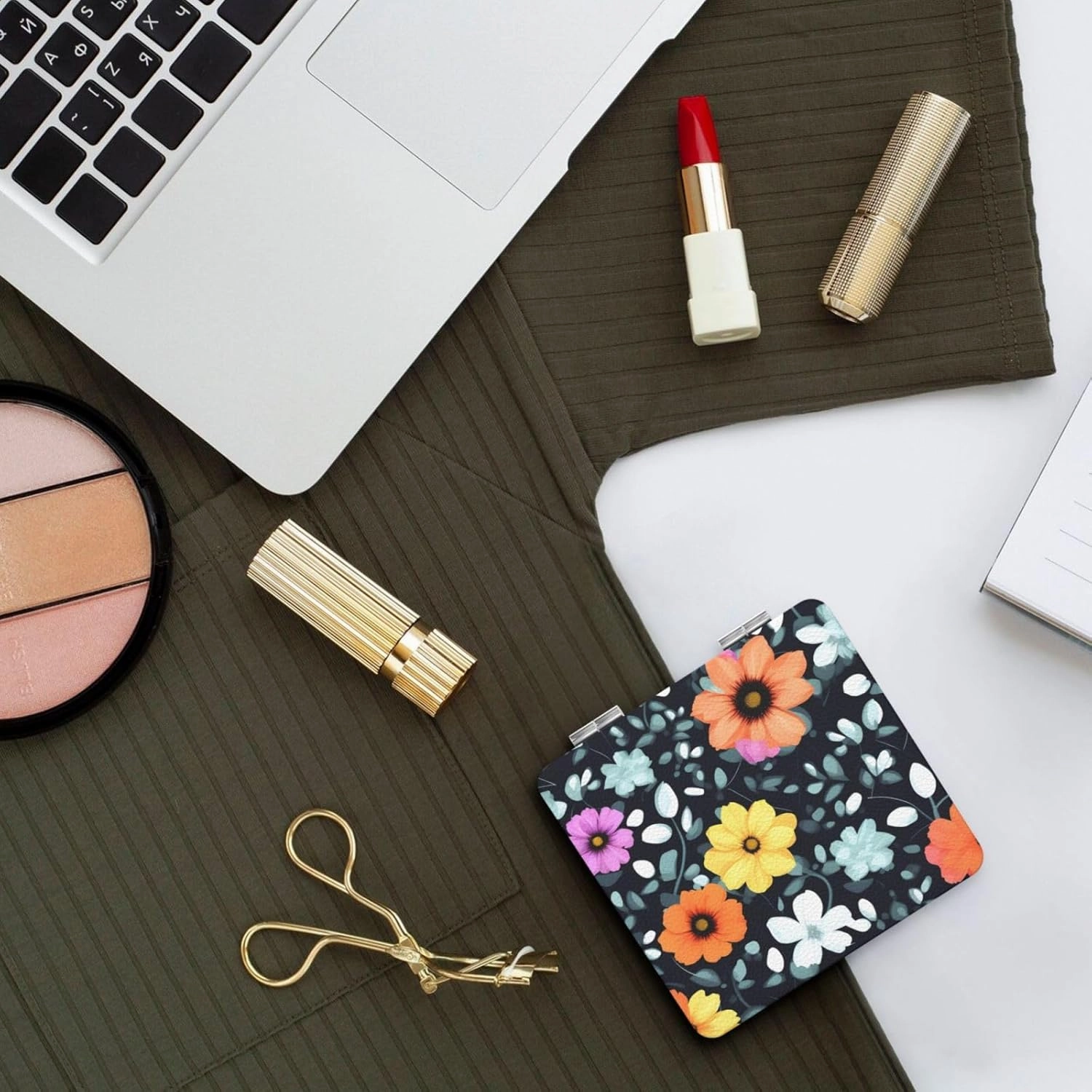 Portable Pocket Makeup Mirror Beautiful Colourful Flowers Travel Cosmetic Mirror Square Print Magnifying Compact Mirror for Eyelash