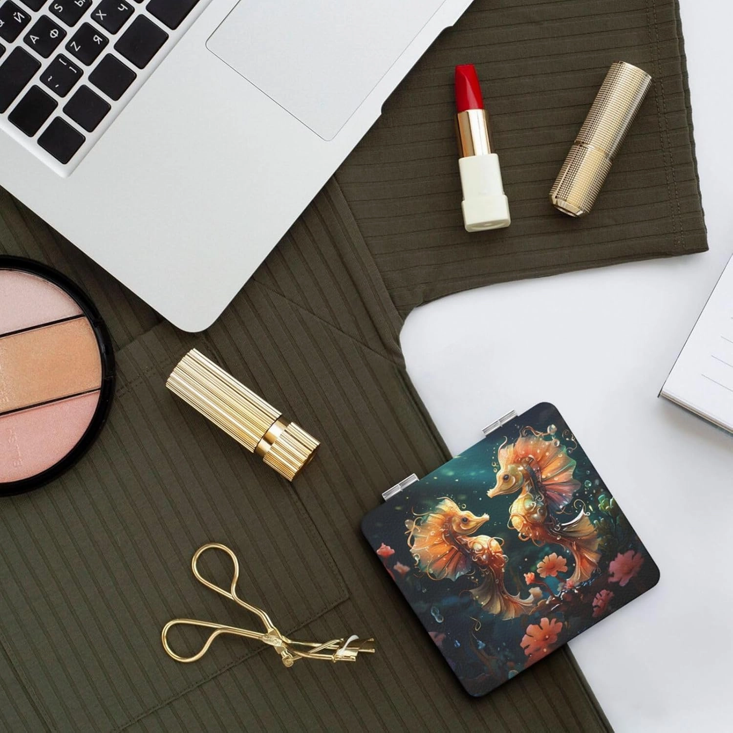 Portable Pocket Makeup Mirror Beautiful Seahorse Couple Travel Cosmetic Mirror Square Print Magnifying Compact Mirror for Eyelash