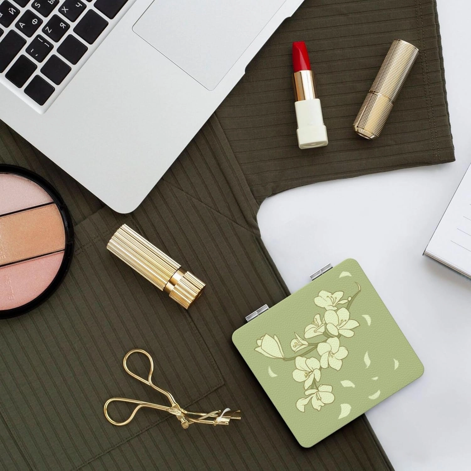Portable Pocket Makeup Mirror Cartoon Begonia Travel Cosmetic Mirror Square Print Magnifying Compact Mirror for Eyelash