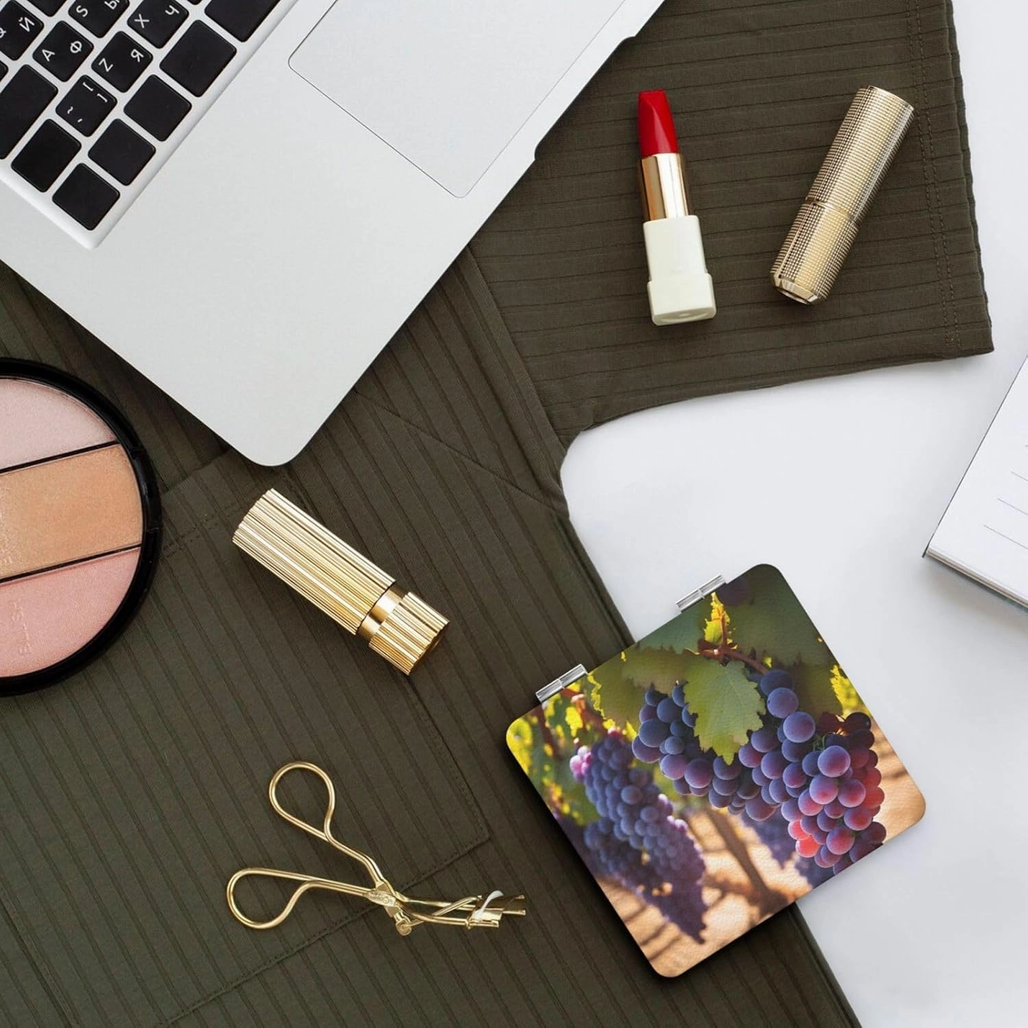 Portable Pocket Makeup Mirror Desert Grapes Travel Cosmetic Mirror Square Print Magnifying Compact Mirror for Eyelash