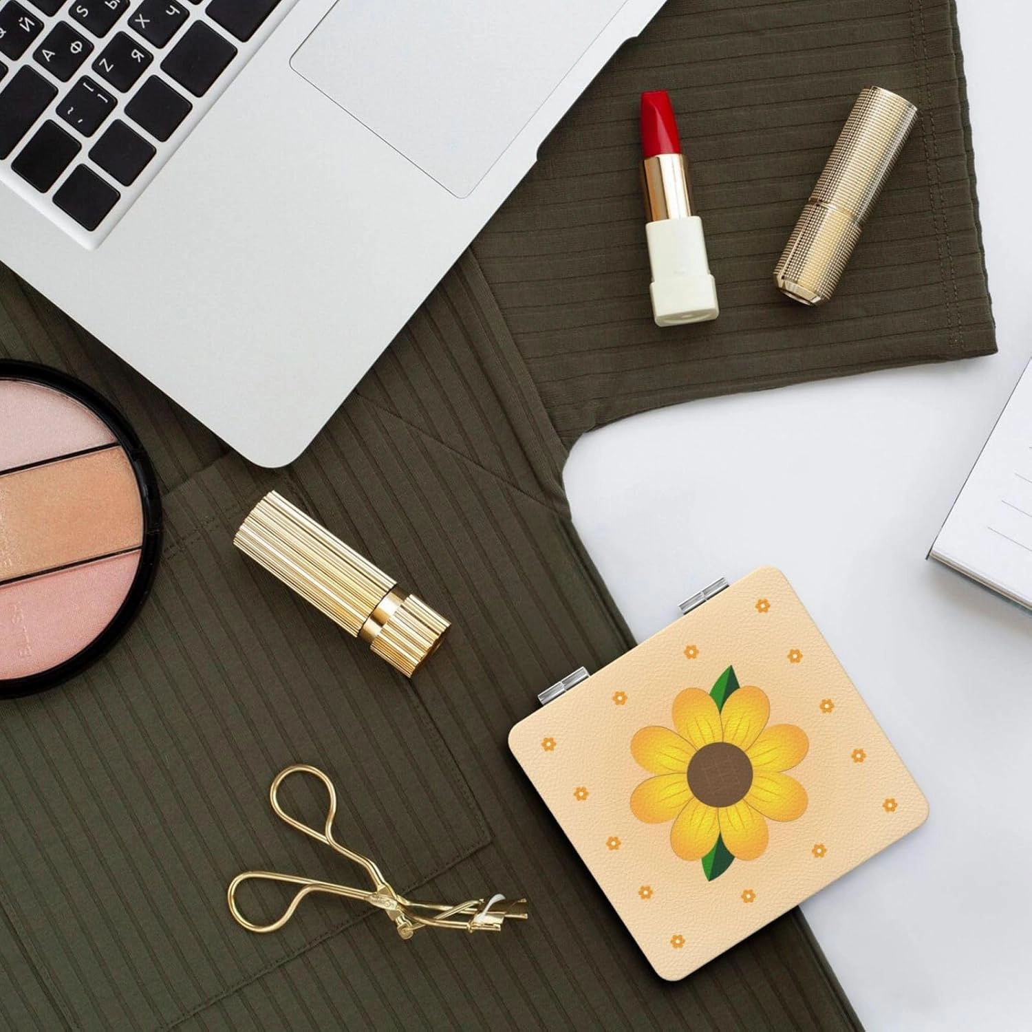 Portable Pocket Makeup Mirror Golden Sunflower Travel Cosmetic Mirror Square Print Magnifying Compact Mirror for Eyelash
