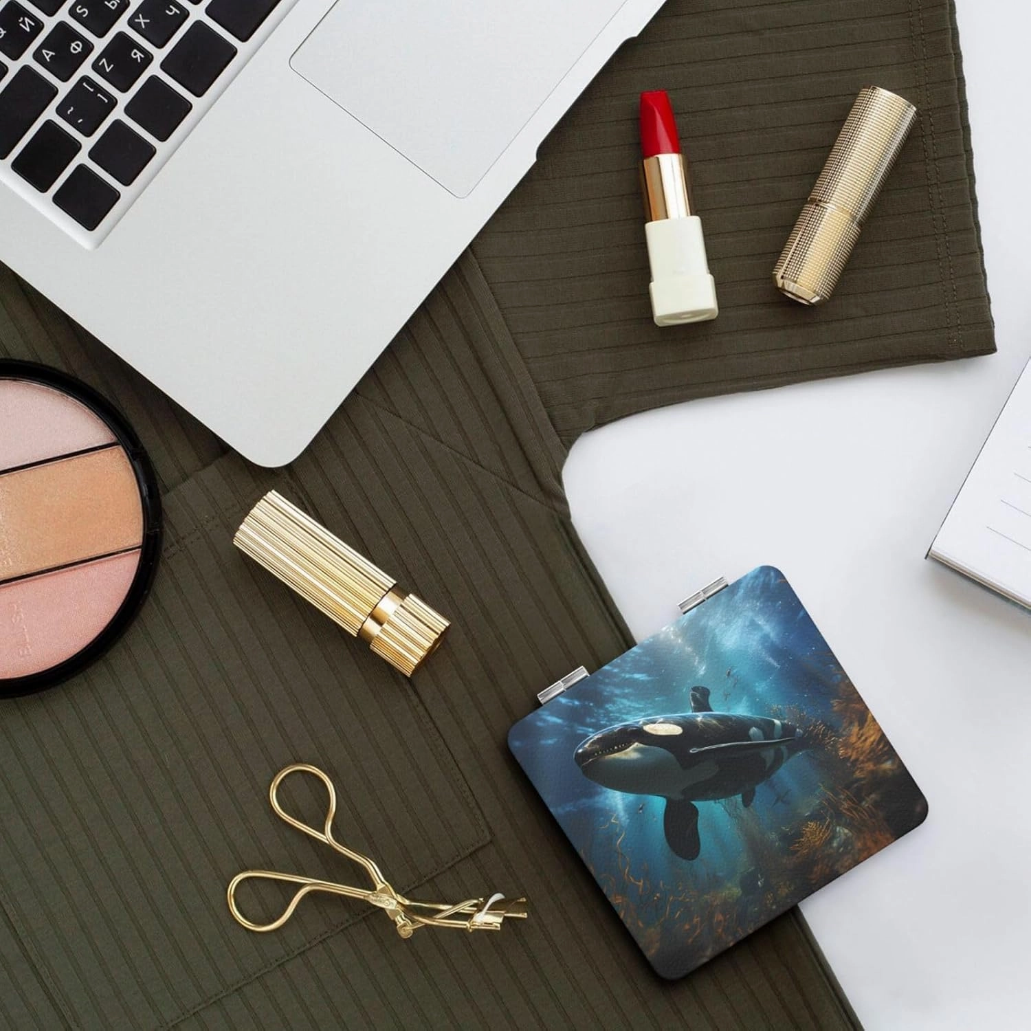 Portable Pocket Makeup Mirror Huge Killer Whales Travel Cosmetic Mirror Square Print Magnifying Compact Mirror for Eyelash