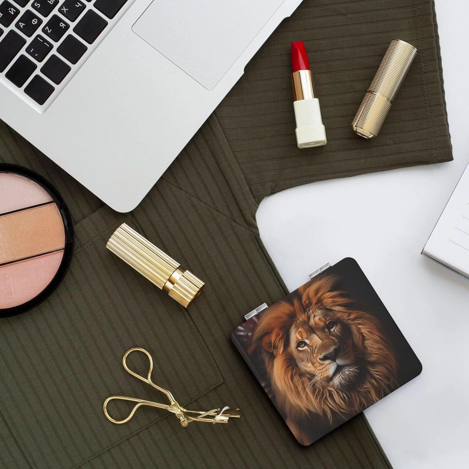 Portable Pocket Makeup Mirror The Lion's Gaze Travel Cosmetic Mirror Square Print Magnifying Compact Mirror for Eyelash