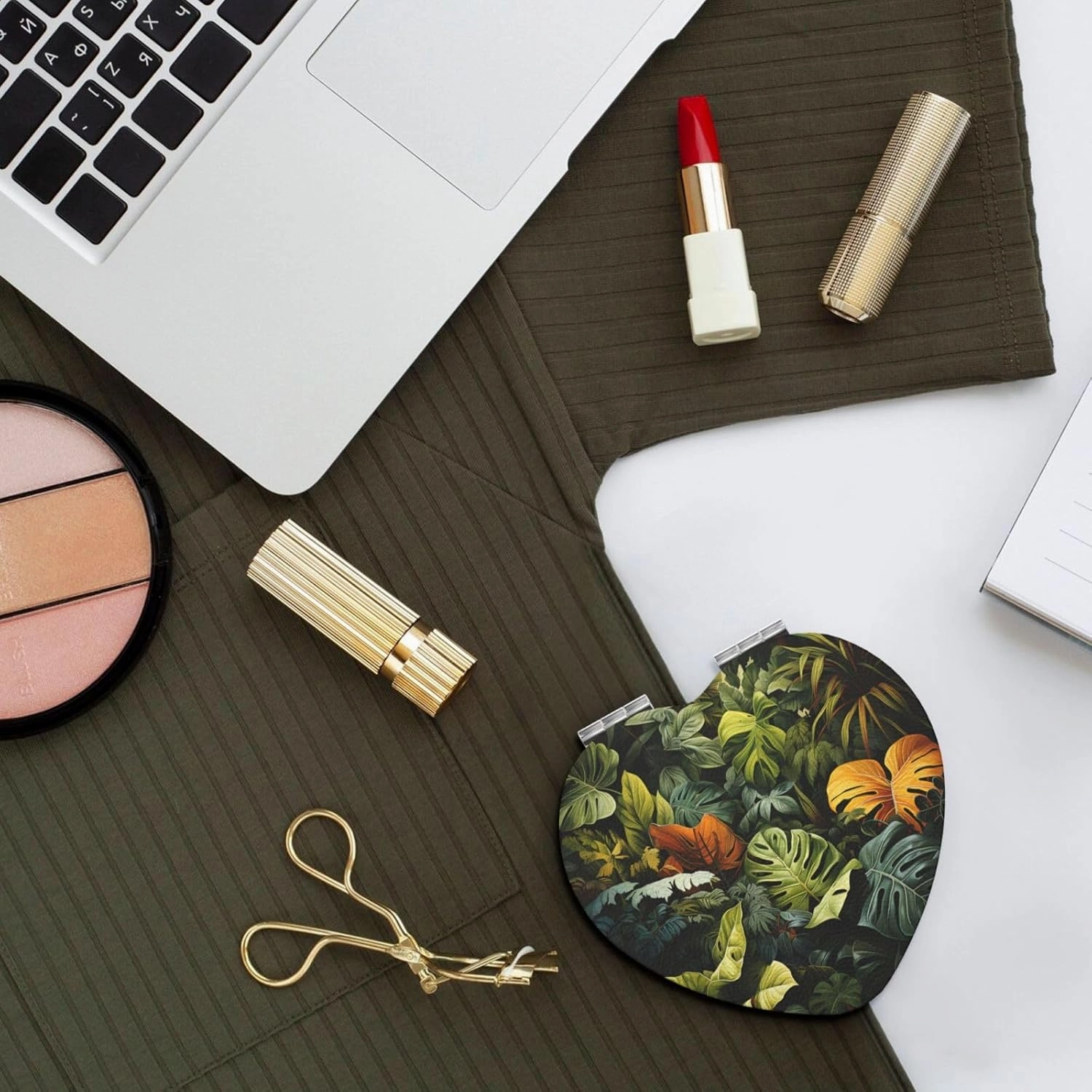 Portable Pocket Makeup Mirror Tropical Rainforest Palm Leaves Travel Cosmetic Mirror Heart Shape Print Magnifying Compact Mirror for Eyelash