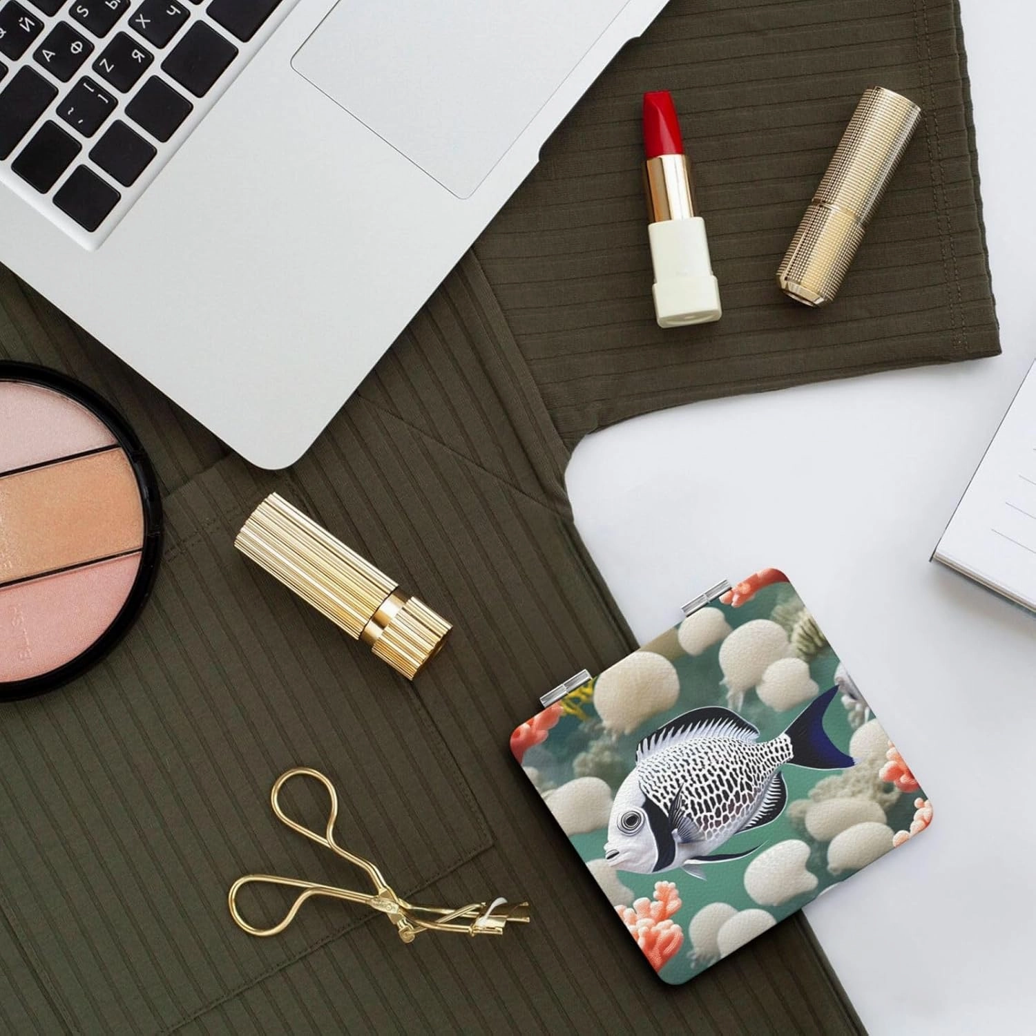 Portable Pocket Makeup Mirror White Tropical Fish Travel Cosmetic Mirror Square Print Magnifying Compact Mirror for Eyelash
