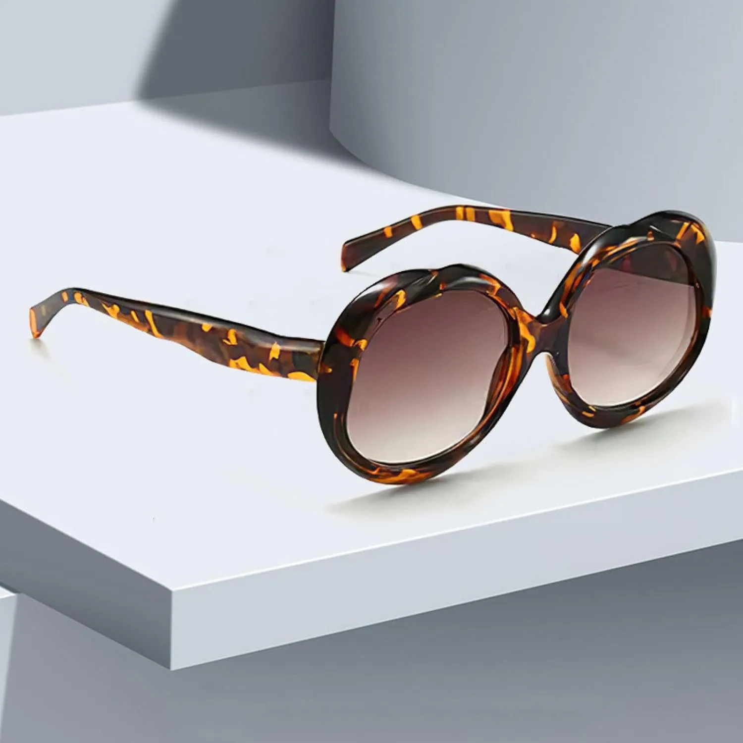 Retro Oval Metal Sunglasses for Women Luxury Fashion Female Sun Glasses Punk Uv400