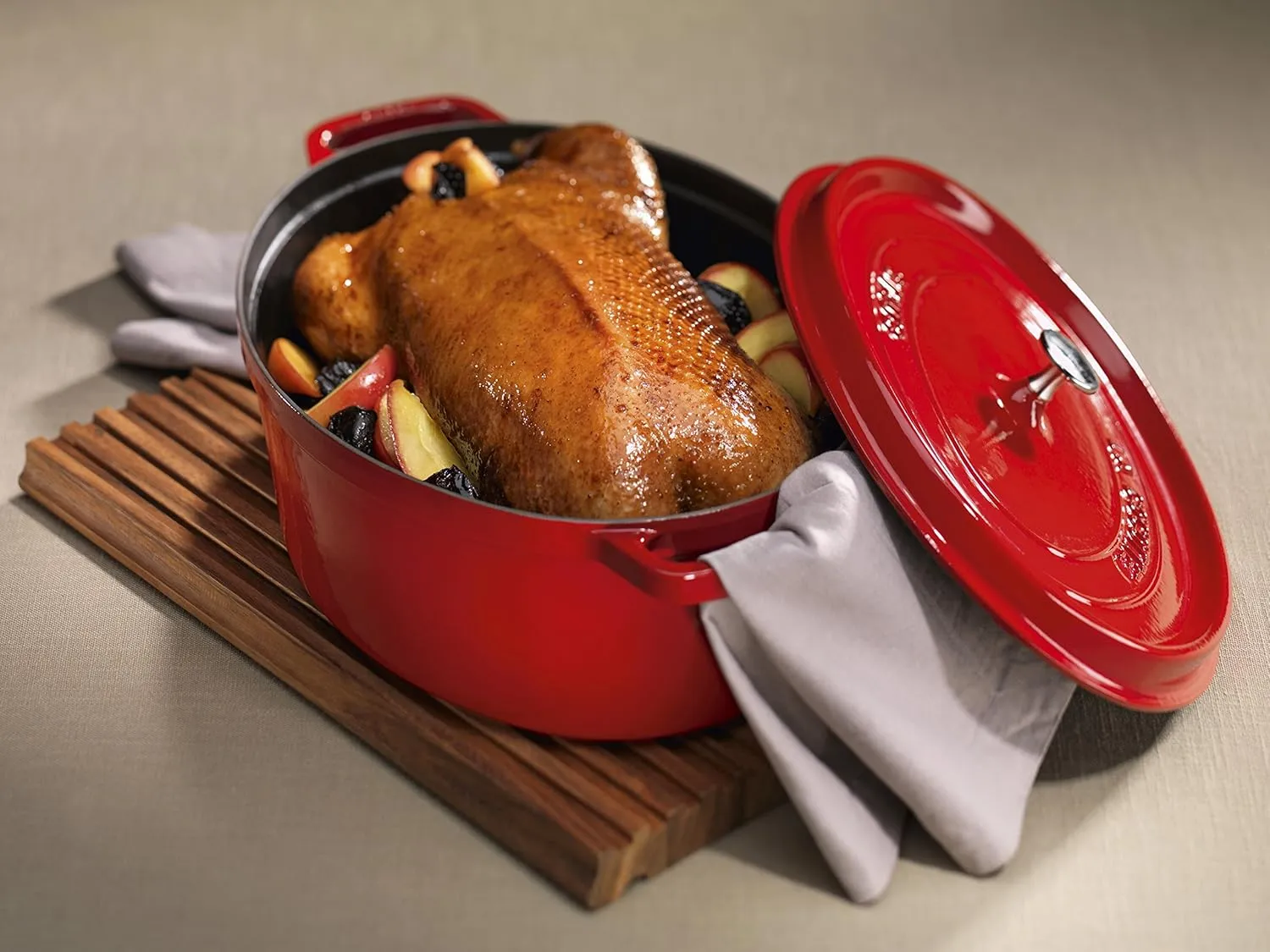 Staub La Cocotte Oval 40509-846 Pico Cocotte Oval Cherry, 10.6 inches (27 cm), Large, Both Handed, Enameled Pot, Induction Compatible, Japanese Authentic Product