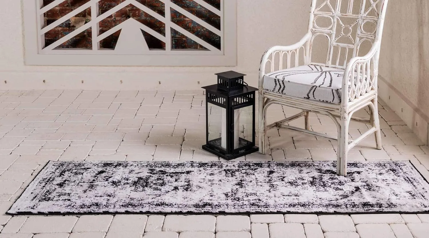 Unique Loom Sofia Collection Area Rug - Salle Garnier (2' x 6' 9" Runner, Black/ Ivory)