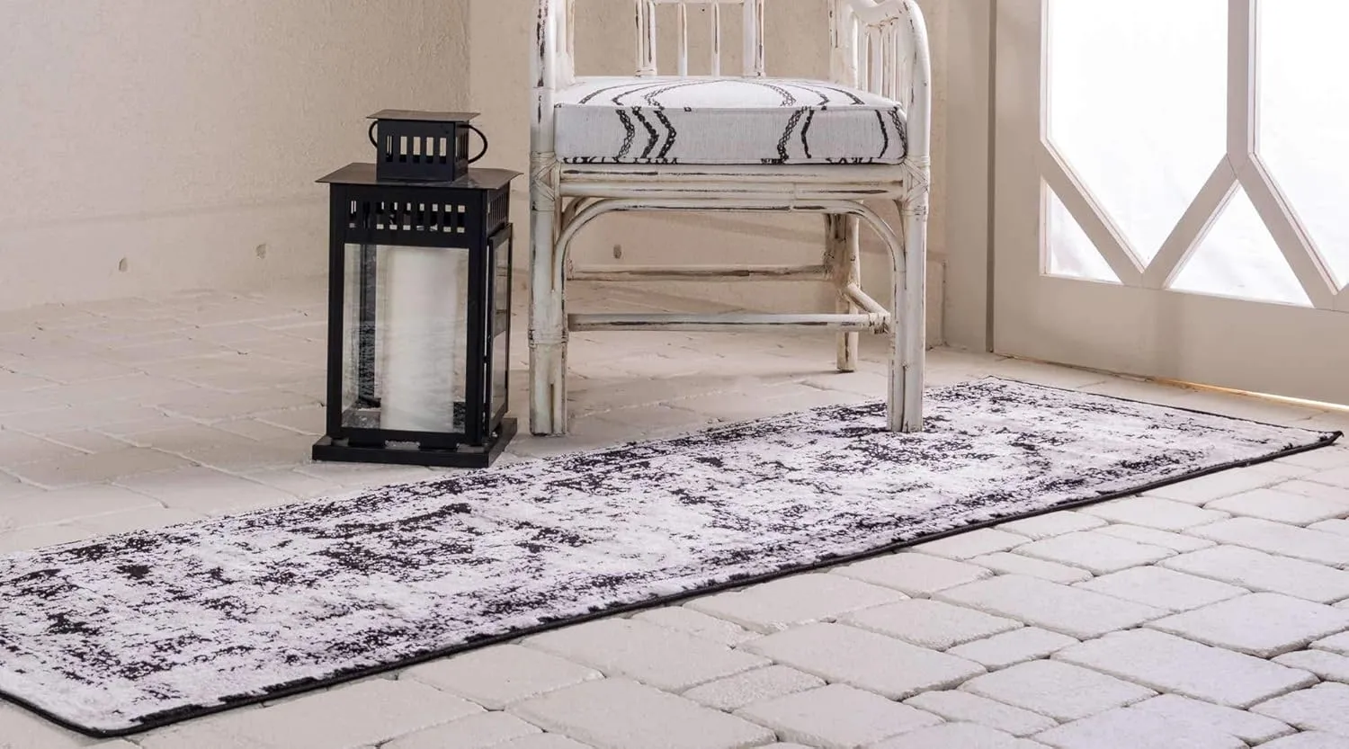 Unique Loom Sofia Collection Area Rug - Salle Garnier (2' x 6' 9" Runner, Black/ Ivory)
